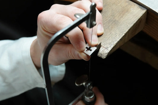 Au cœur de notre atelier genevois : L'exigence de nos créations 100% Swiss Made Swiss Accent