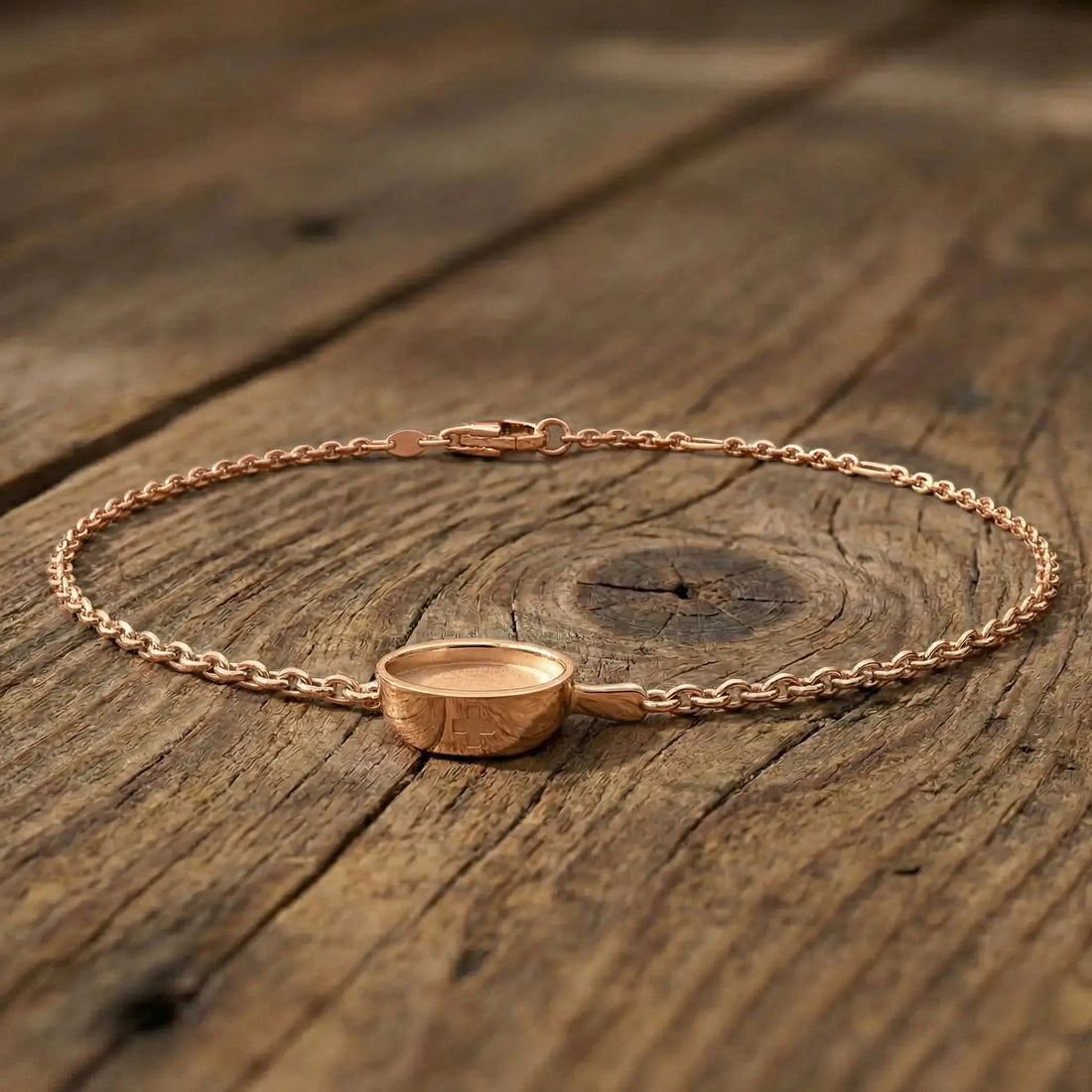 L'emblème "The Fondue" : La chaleur d'une tradition suisse en joaillerie Swiss Accent