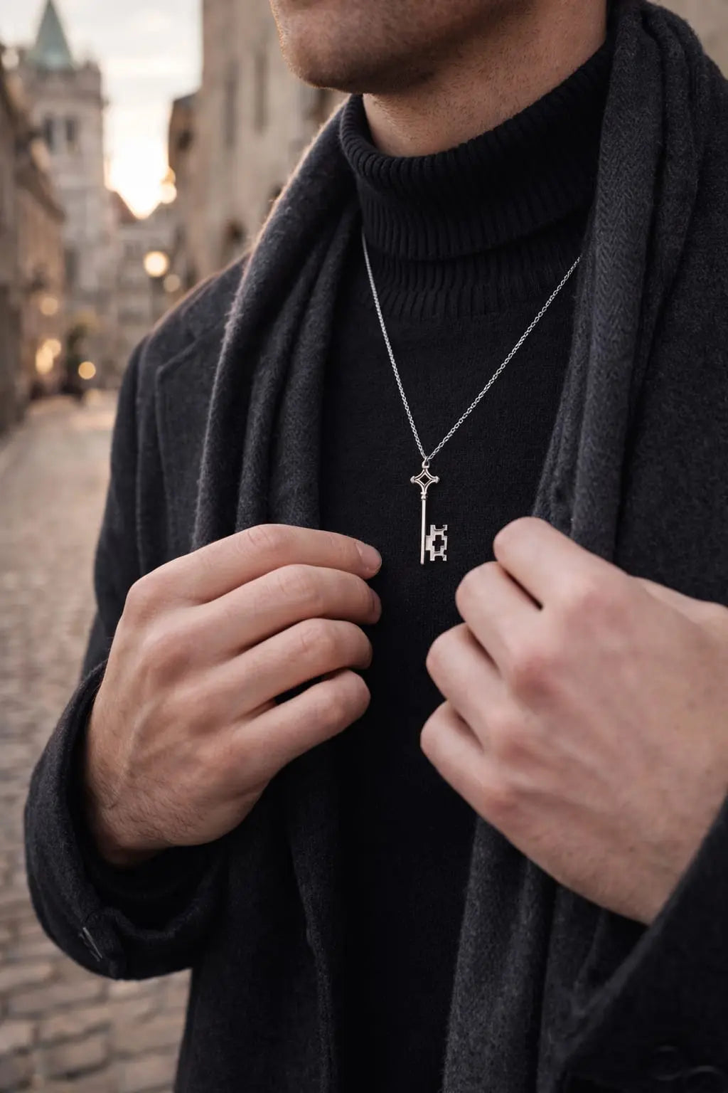 Collier Geneva Key Swiss Accent